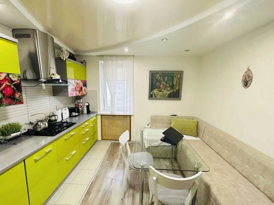 Дава се под наем Тристаен апартамент в София, Зона Б-18 - 88 кв.м за 612 € - Снимка #1