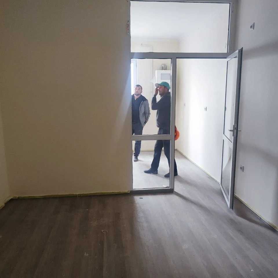 Мотрид Корасувда 6-этажда 2-хоналик квартира сотилади кридитга