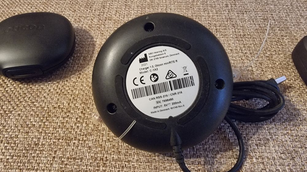 Aparate auditive Resound cu dock de incarcare wireless - Oticon More 1
