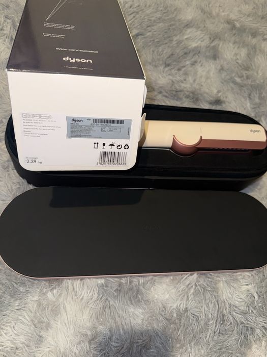 Dyson Airstrait
