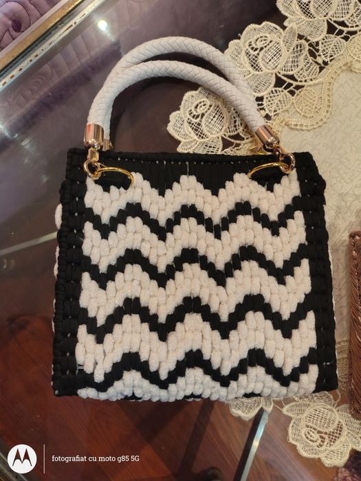 Genti dama făcute manual