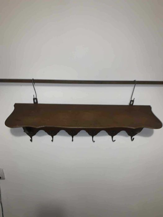 Cuier de perete din lemn cu aghatatori di bronz