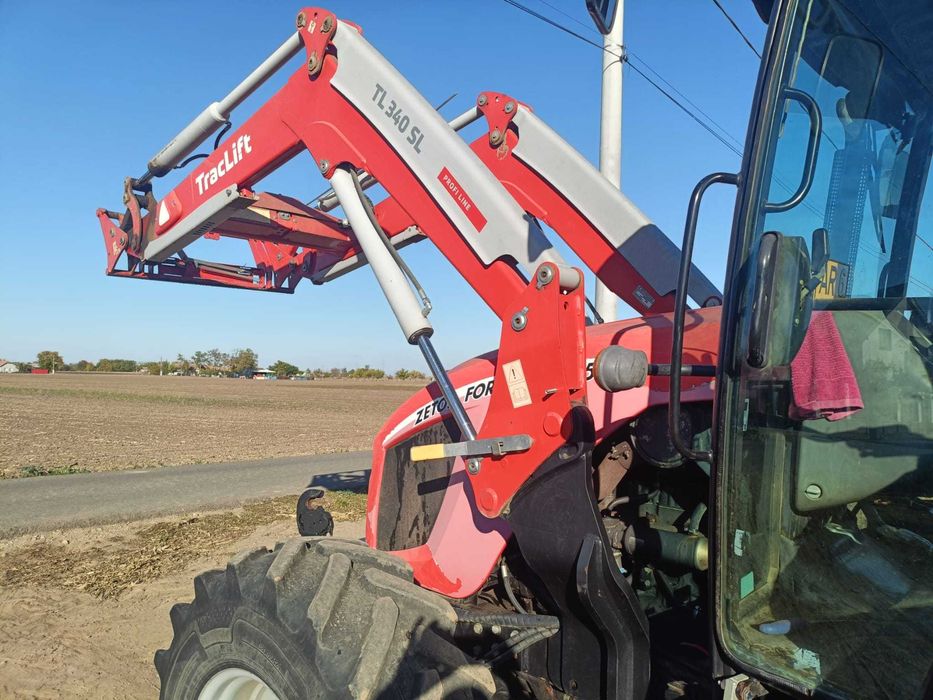 Tractor Zetor Forterra 135 cu încărcător frontal și hidraulică