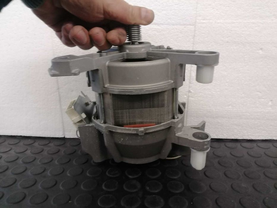 Motor masina despalat verticala 6 pini Whirlpool Indesit / R20