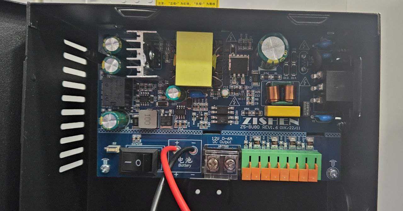 Резервный источник питания с аккумлятором 12в 5а / 12v 5a