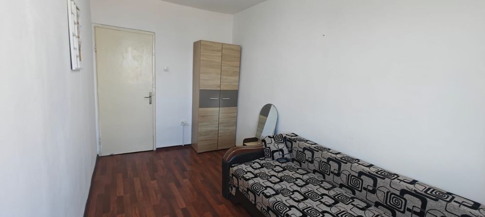 Vand apartament in Mangalia cu balcon.