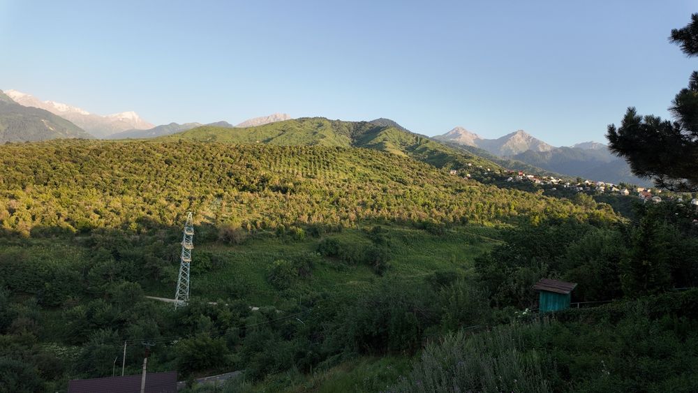 Продаётся участок для дома в горах со всеми комуникациями с видом на г