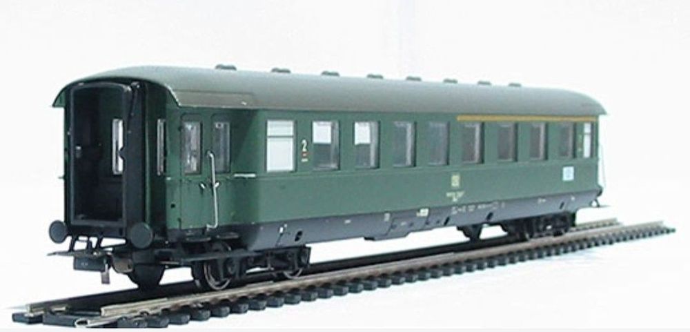 Piko vagoane de călători scara H0 
Roti metalice izolate 
Epoca IV
Pre