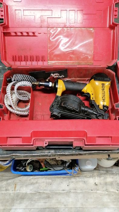 Vand pistol pneumatic BOSTITCH in stare foarte buna