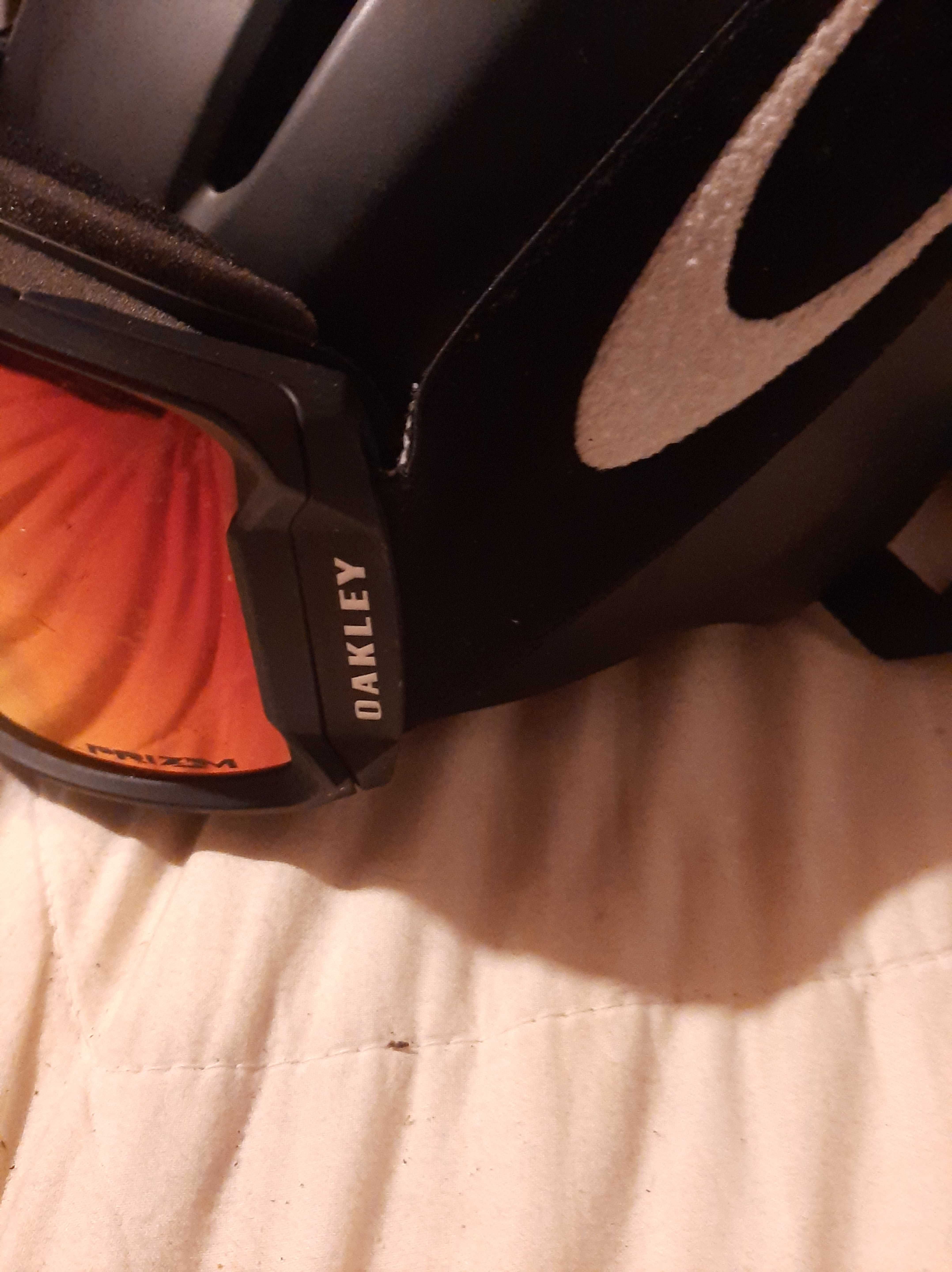 Vînd cască snowboard GIRO MIPS,cu ochelarii OAKLEY