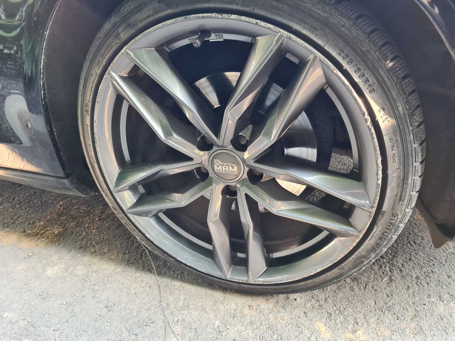 Audi A4 S-Line, Bang&Olufsen, Plafon negru