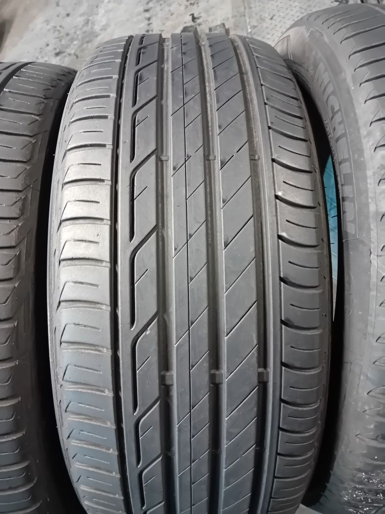 Bridgestone 215 50 r18 vara