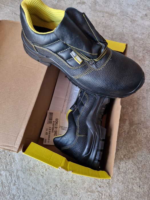 Bocanci stil pantofiori cu fier in bombeu