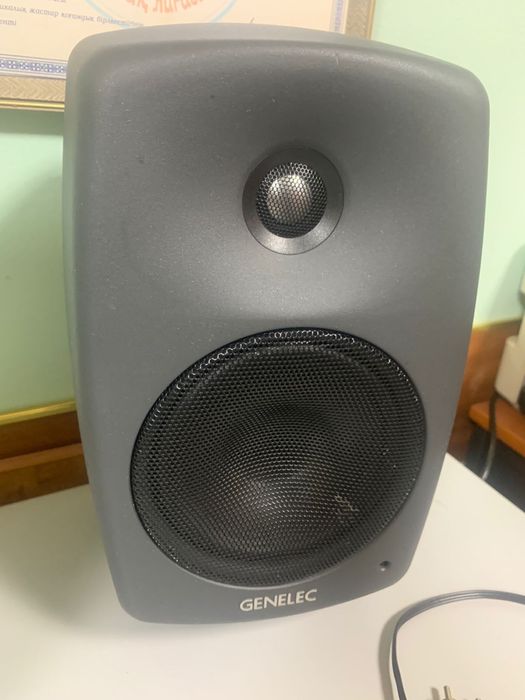 Продам студиную колонку Cenelec 8030C