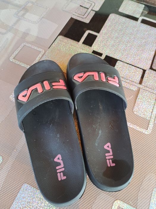 Papuci dama  nr 37 pret 80 lei