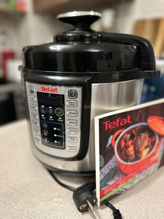 MULTICOOKER Под Налягане CY505E, 25 Програми, 6.00л., Цена Нов 250лв.