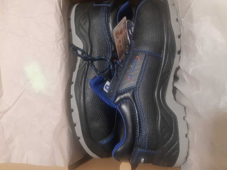 Нови Работни обувки със защита - без метал