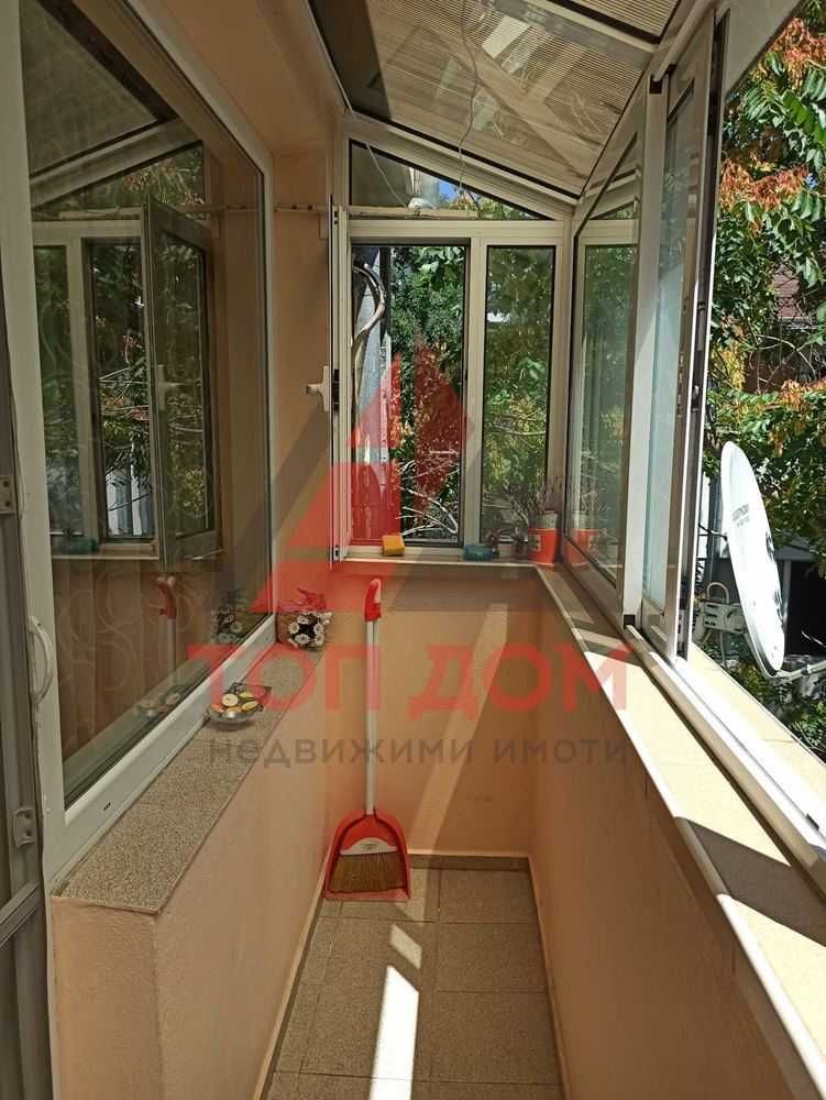 Дава се под наем Тристаен апартамент в Варна, Червен площад - 62 кв.м за 561 € - Снимка #14
