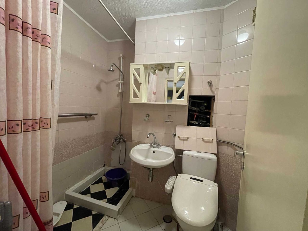 Продава се Двустаен апартамент в София, Зона Б-18 - 65 кв.м за 1770 €/кв.м - Снимка #2
