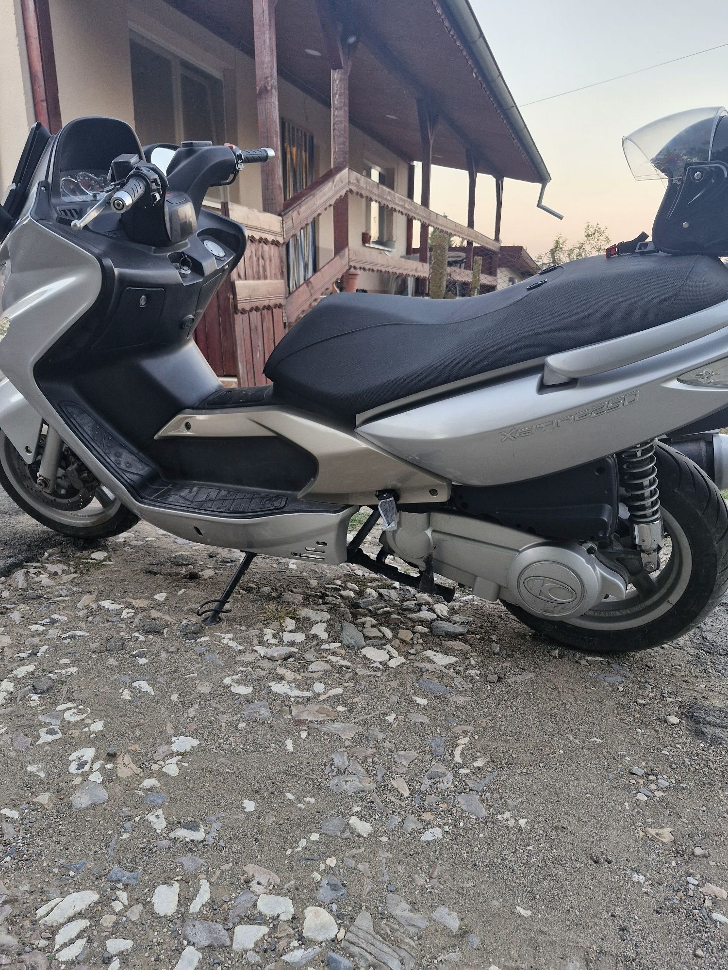 Скутер Kymco 250 кубика