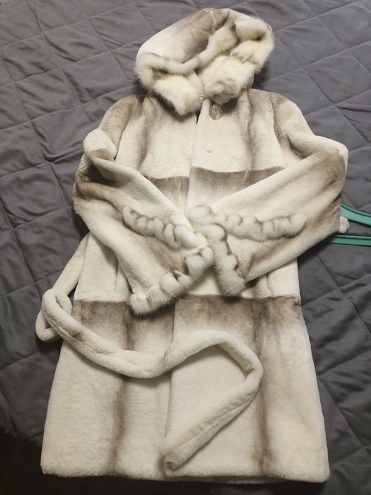 Продам дублёнка натуральная кожа,новая шуба бобрик воротник норкак