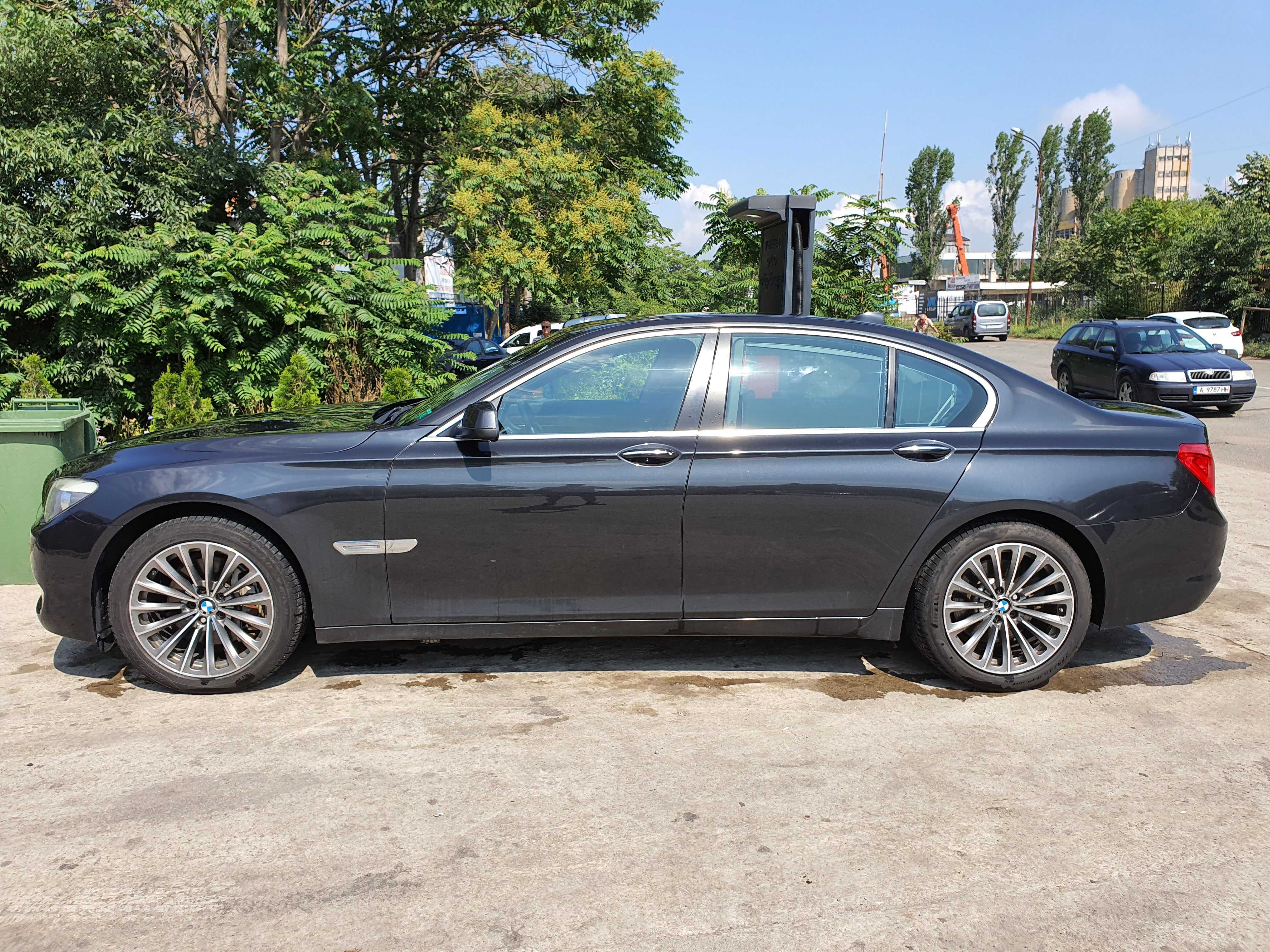 Продавам BMW 740i F01 2012