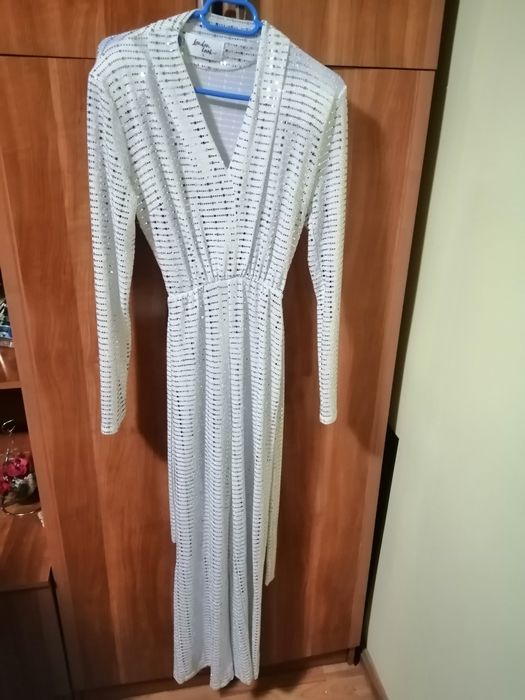 Vând rochie si șalopetă de ocazie