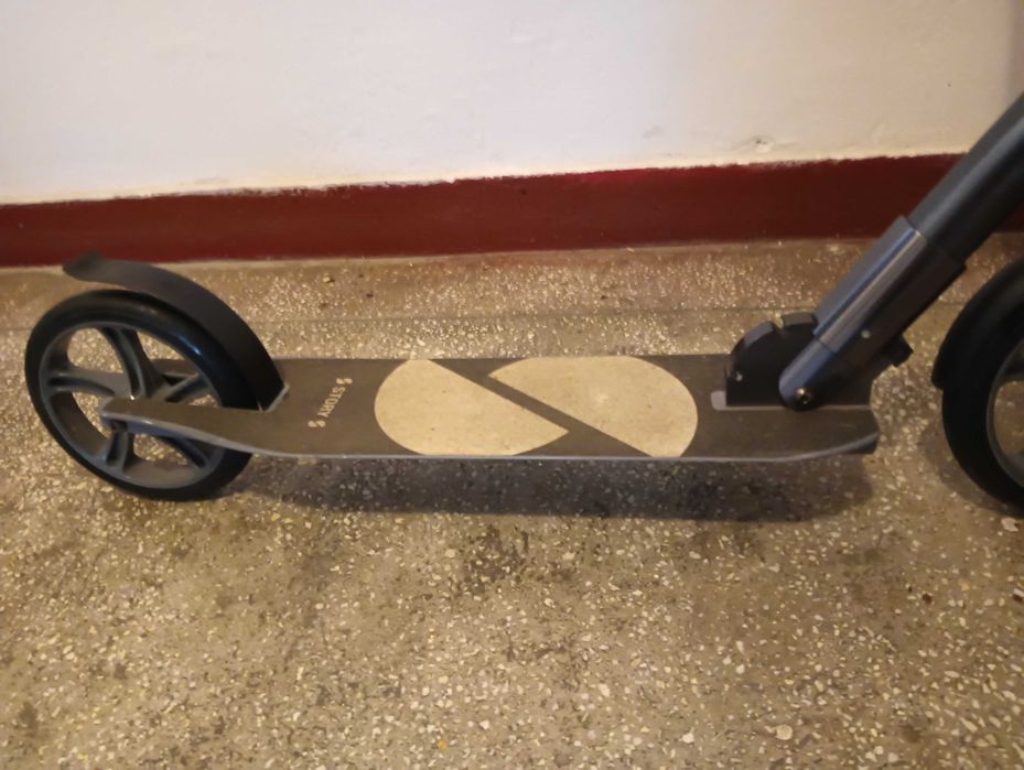 Trotinetă Story cu shock absorber din Suedia