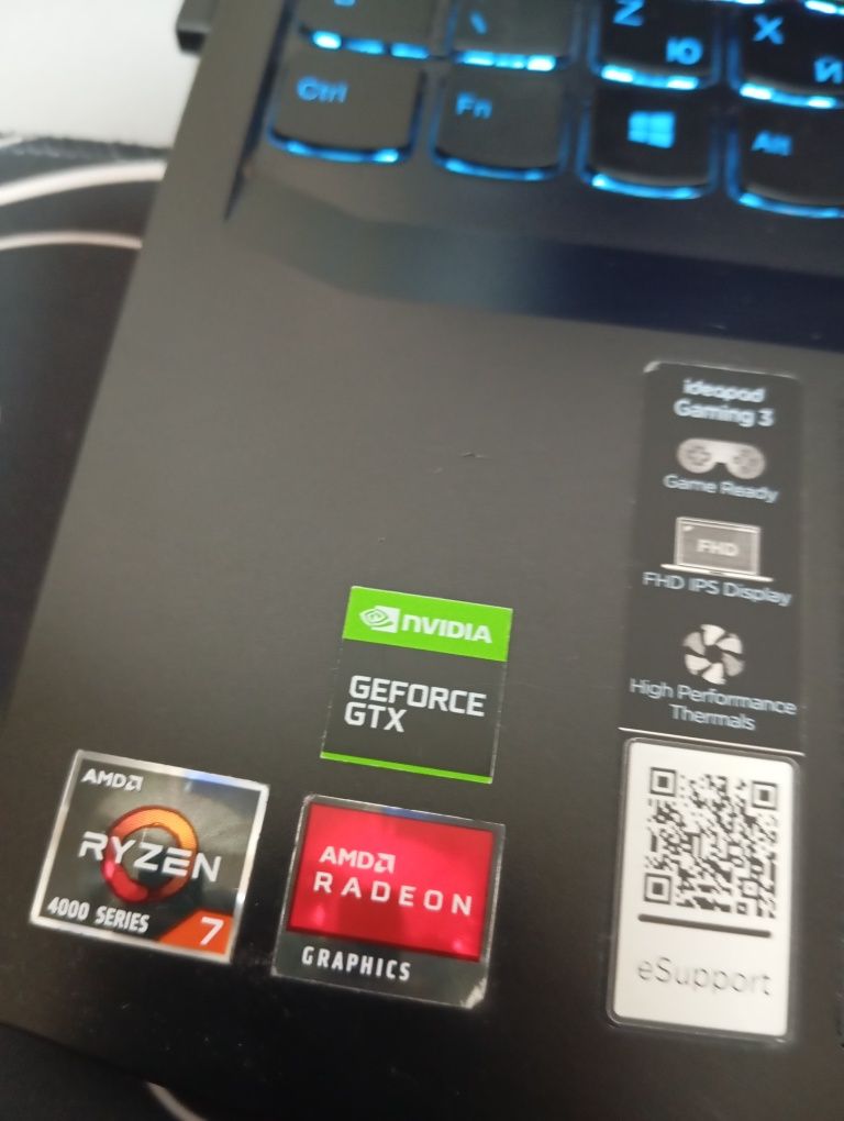 Геймърски лаптоп Lenovo