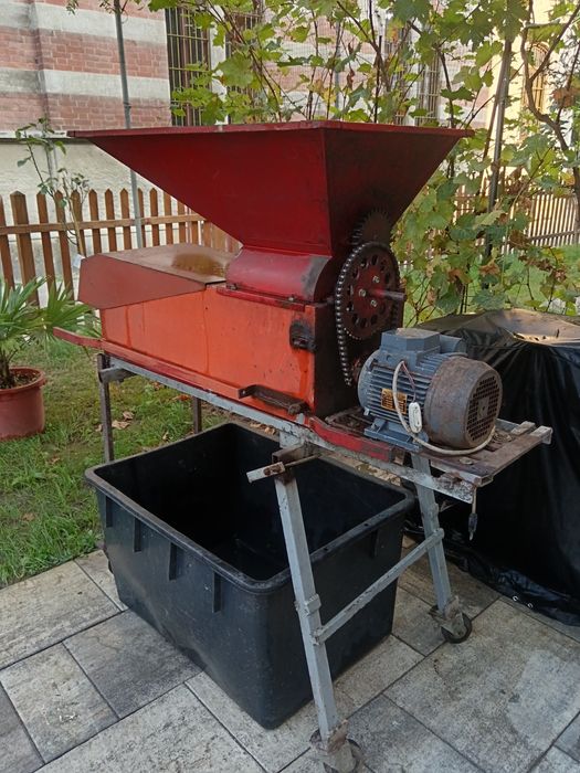 Zdrobitor desciorchinator struguri