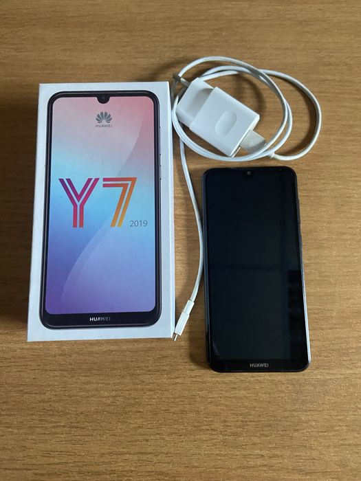 Телефон Huawei Y7
