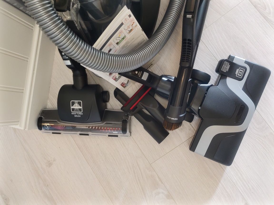 Циклонный пылесос Tefal X-Trem Cyclonic Effitech TW7C71EA