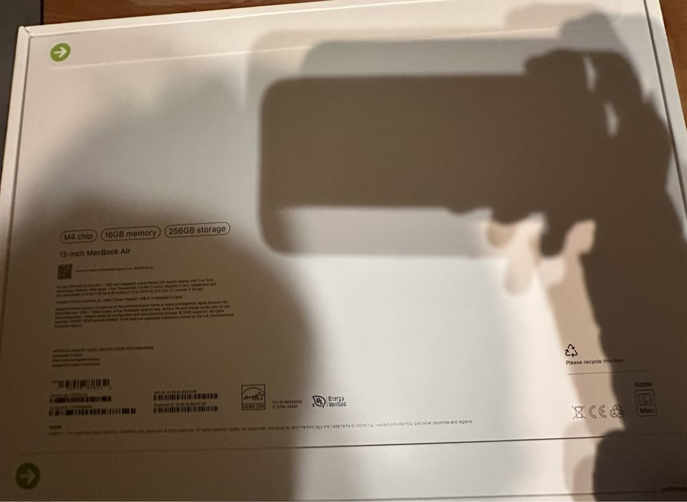 Срочно продаю. Новый MacBook Air 13" M4 (2025) - 16GB | 256GB SSD