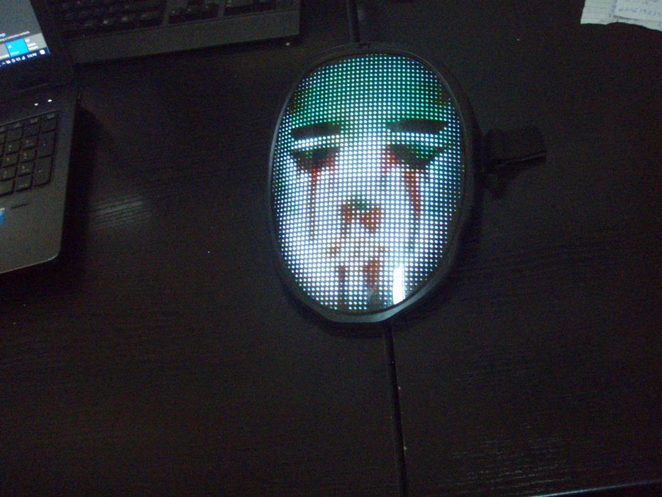 Masca cu animatie LED si control prin bluetooth