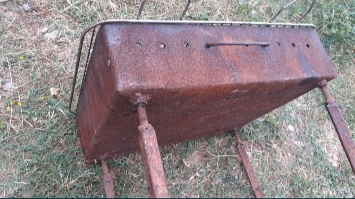 Gratar cu lemne, carbuni, cu picioare demontabile, intra in interior,