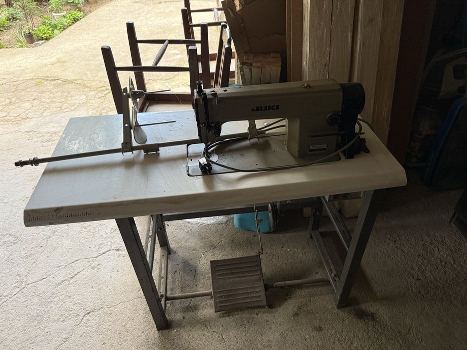 Професионална шевна машина