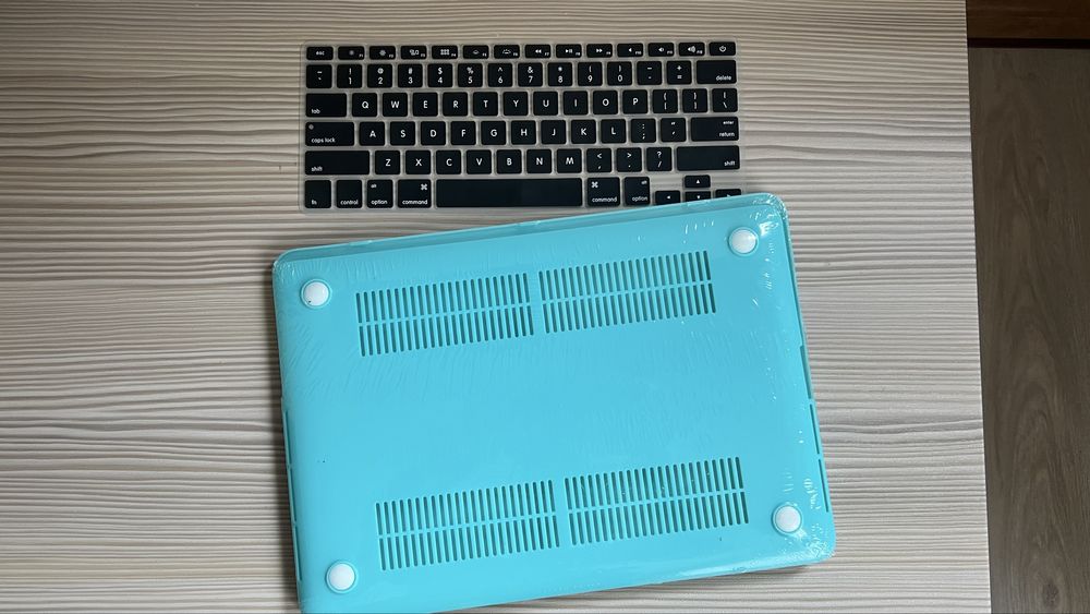 Macbook Pro 13 (2014) + Magic Mouse 2 + два кейса