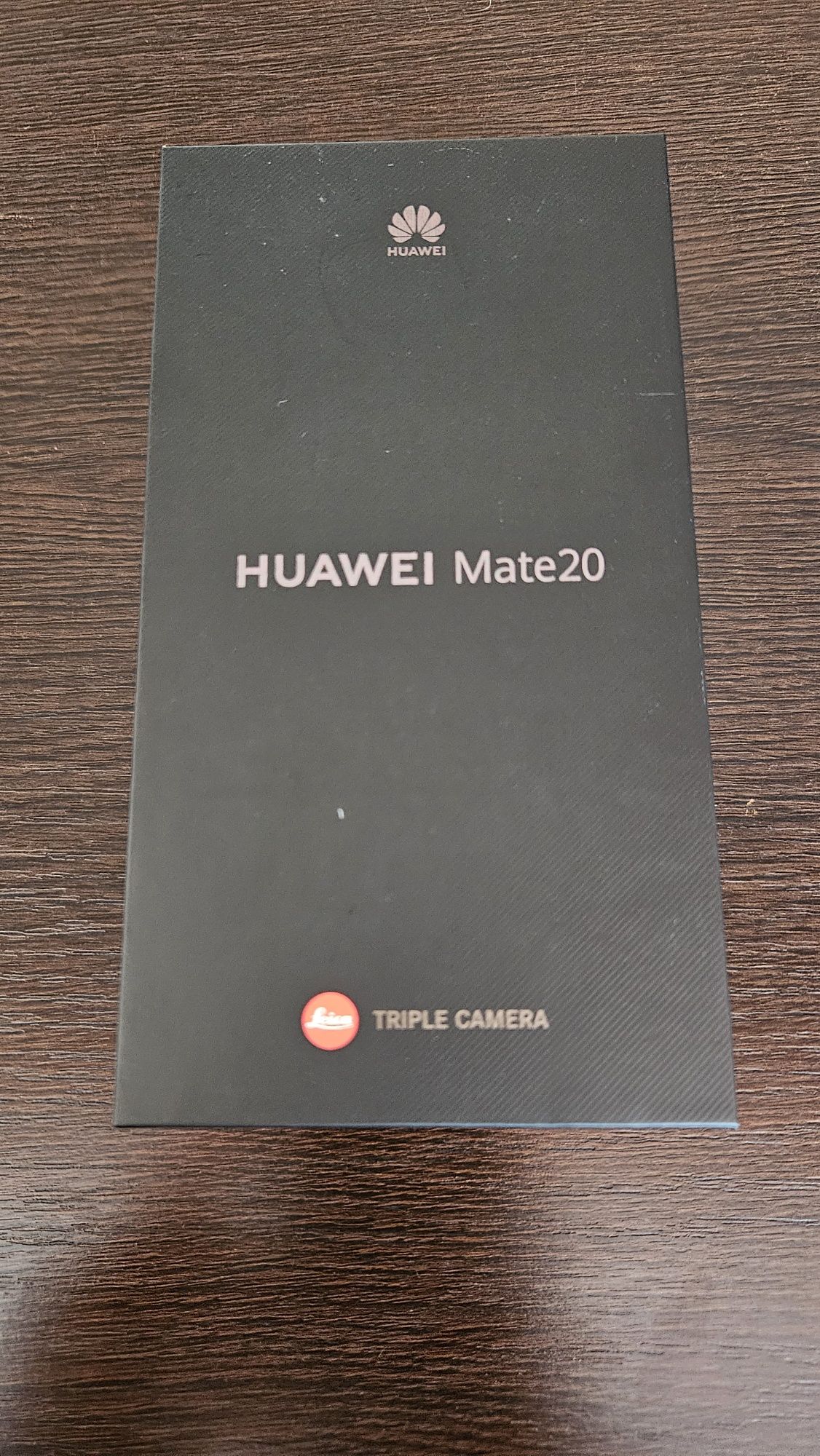 Телефон Huawei mate 20