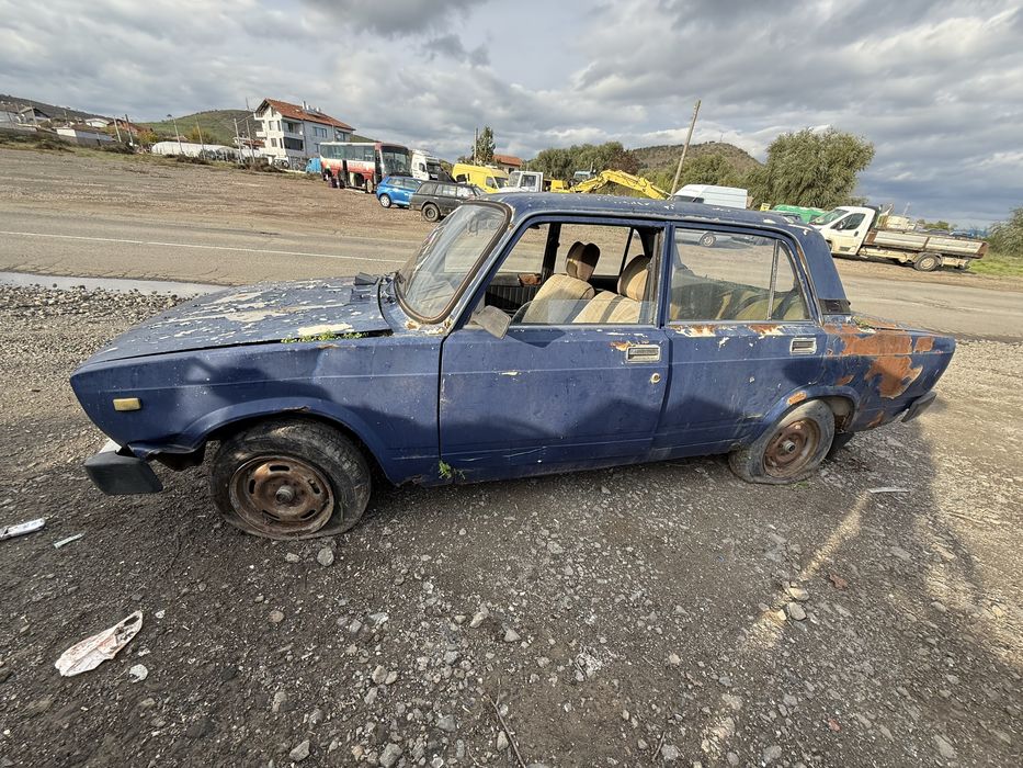 Лада 5 ца 2105  бензин на части