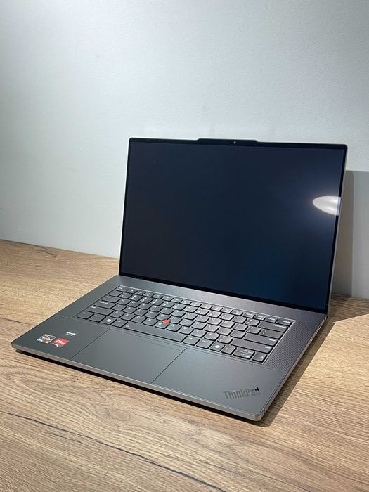 Lenovo ThinkPad Z16 16" OLED AMD Ryzen 7 32GB Radeon RX 6500M 2TB SSD