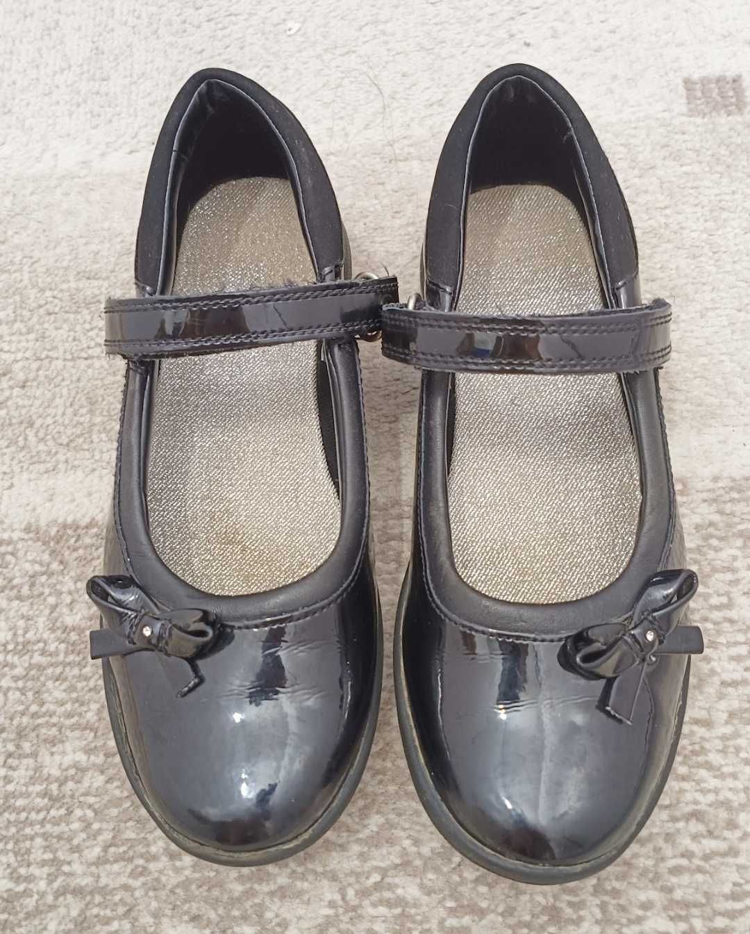 Pantofi Clarks piele, lăcuiți,Nr.34  branț 22 cm. Ca noi