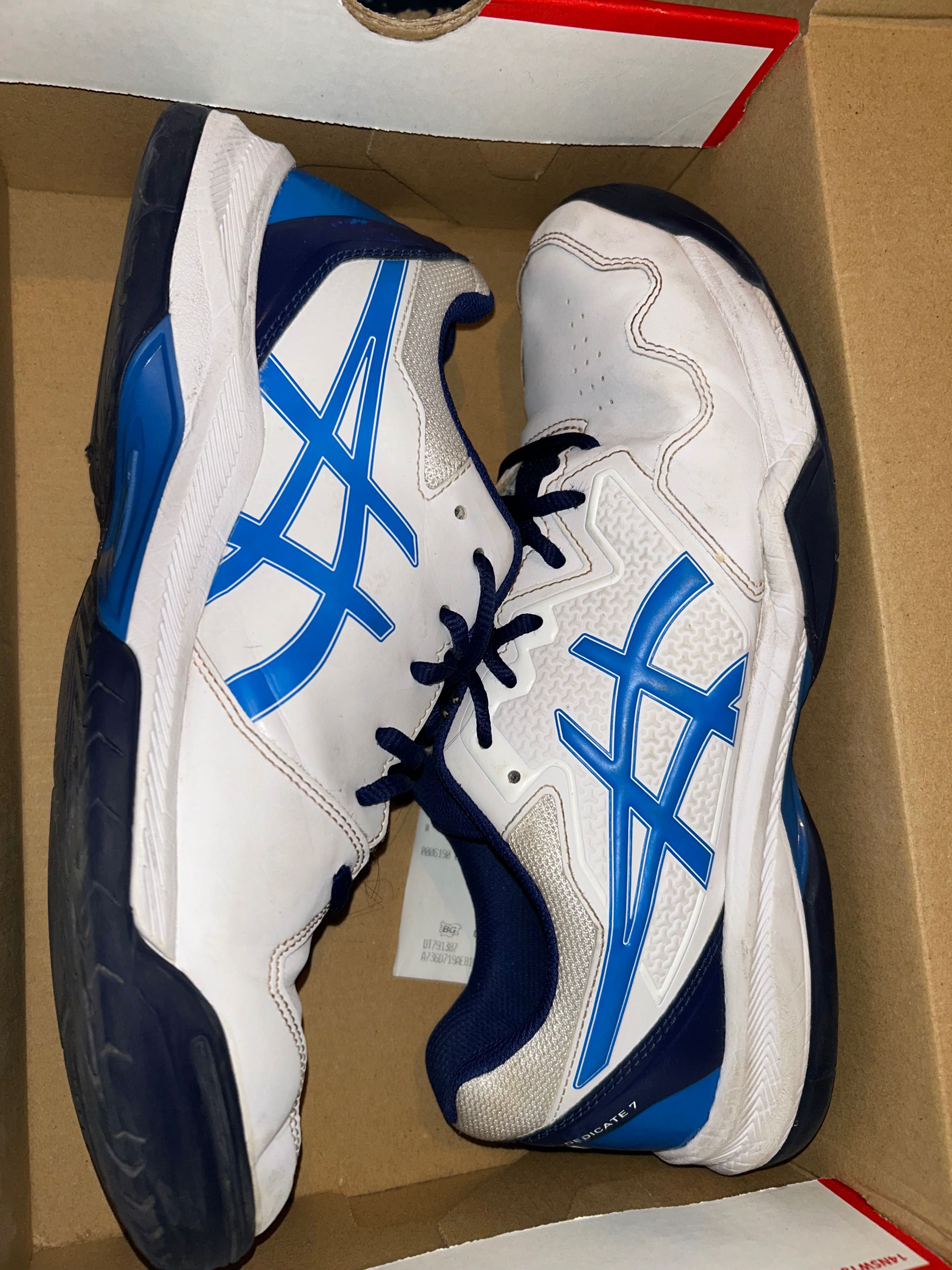 Обувки ASICS топ модел чисто нови!!!