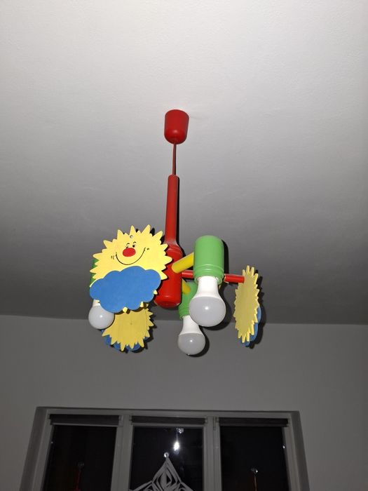 Lustra din lemn pentru copii