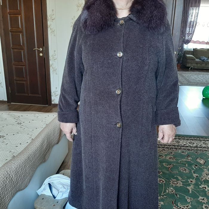 Зимнее пальто фиол. Воротник писец. 52-54 в отличном состоянии