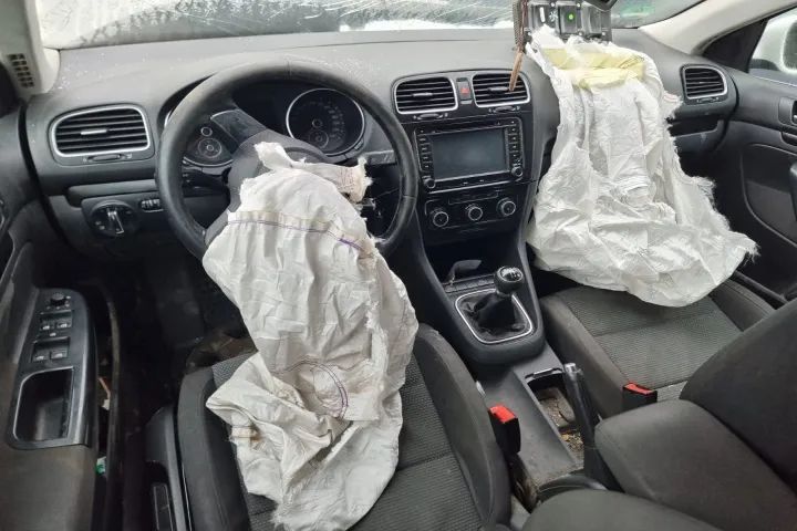 Dezmembrez VW Golf 6  motor 1.6tdi CAYC    cutie de viteze manuala 5+1 trepte kit ambreaj volanta dezmembrari piese turbo