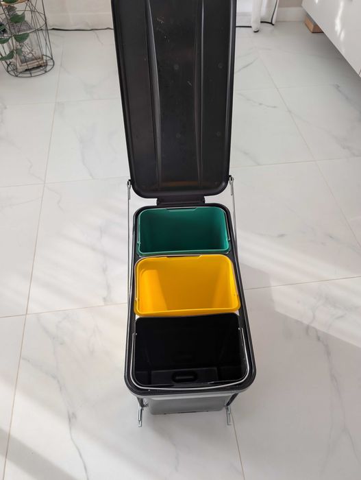 Кофа за вграждане Venus с издърпване – 3 x 8 л за разделно събиране