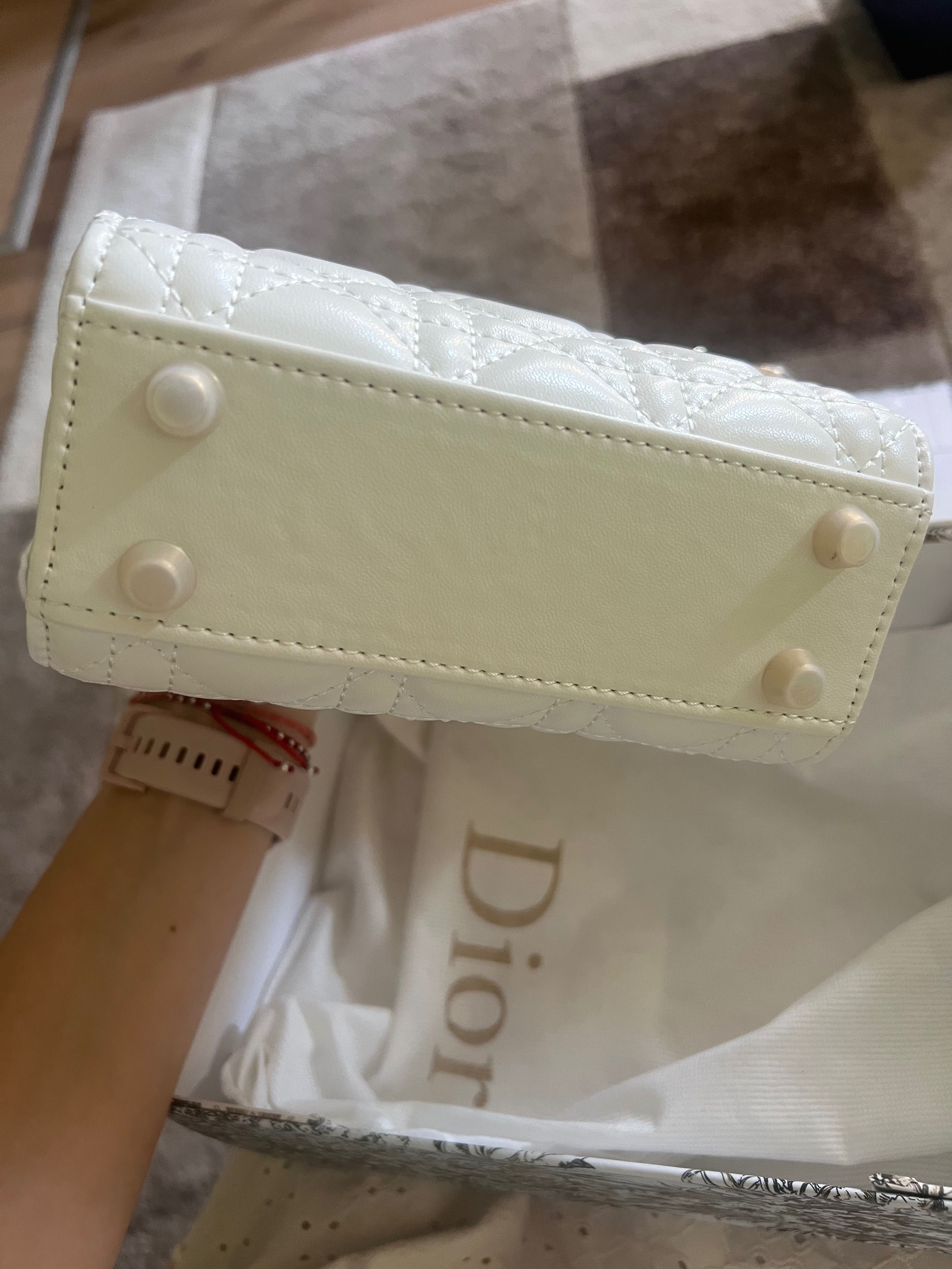 Чанта Dior бяла кожена