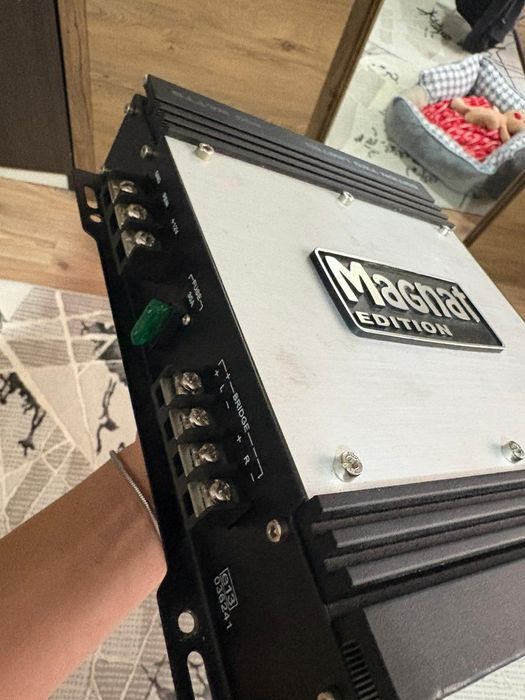 Vând doua  subwoofere cu statie și cabluri