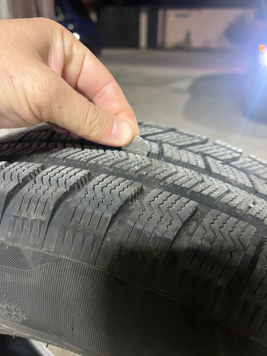 Один баллон 205х70х15новый ошиблись размером