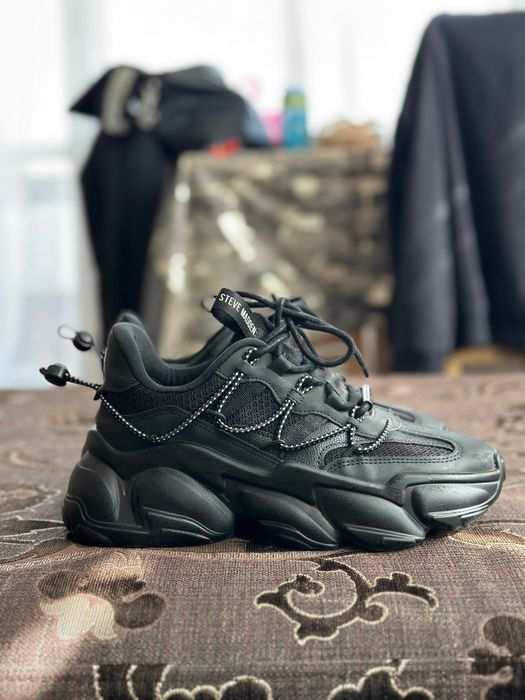 Оригинални обувки на Steve Madden